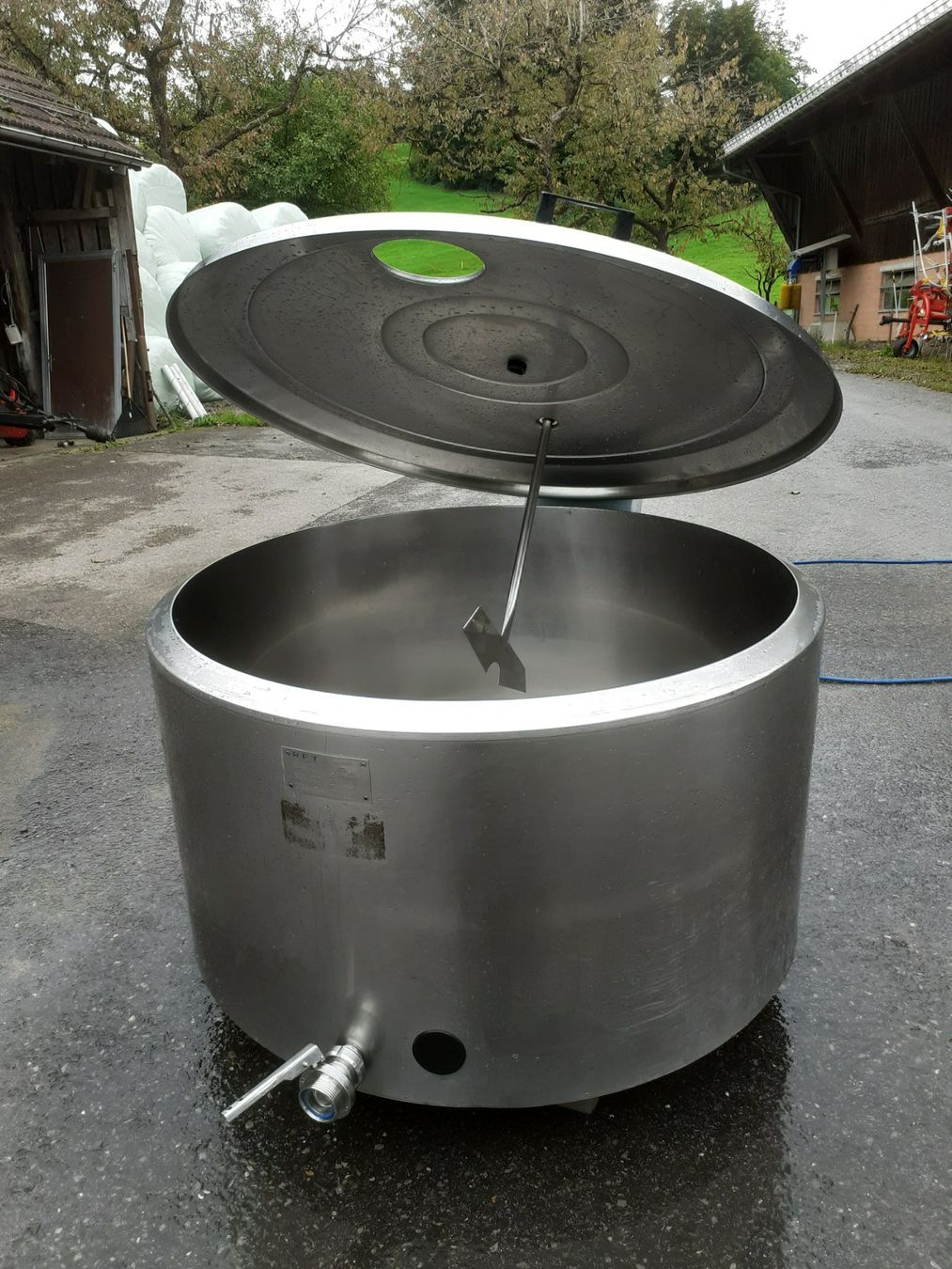 Équipements de traite: Milchtank 800 l – D'occasion à Herisau par TTR10900 1