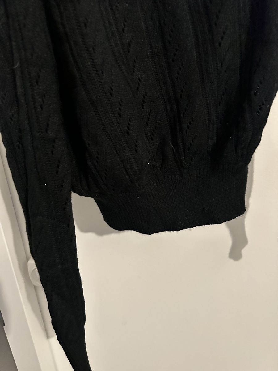 Pulls & Sweat-shirts: Schwarzer Strickpullover, Carmen Ausschnitt, Grösse s – D'occasion à Reinach BL par Alles_muss_weg00 3