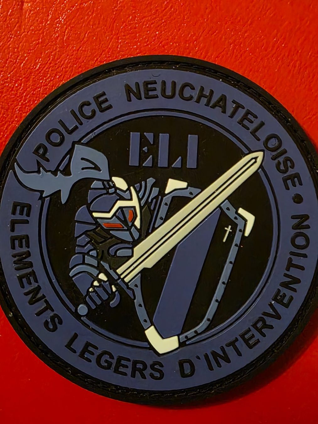 Schweizer Armee Placchette & Badge: Polizei Abzeichen Badge ELI Neuchâtel Pvc Klett – Nuovo (secondo la descrizione) da Nyon venduto da freetoys08