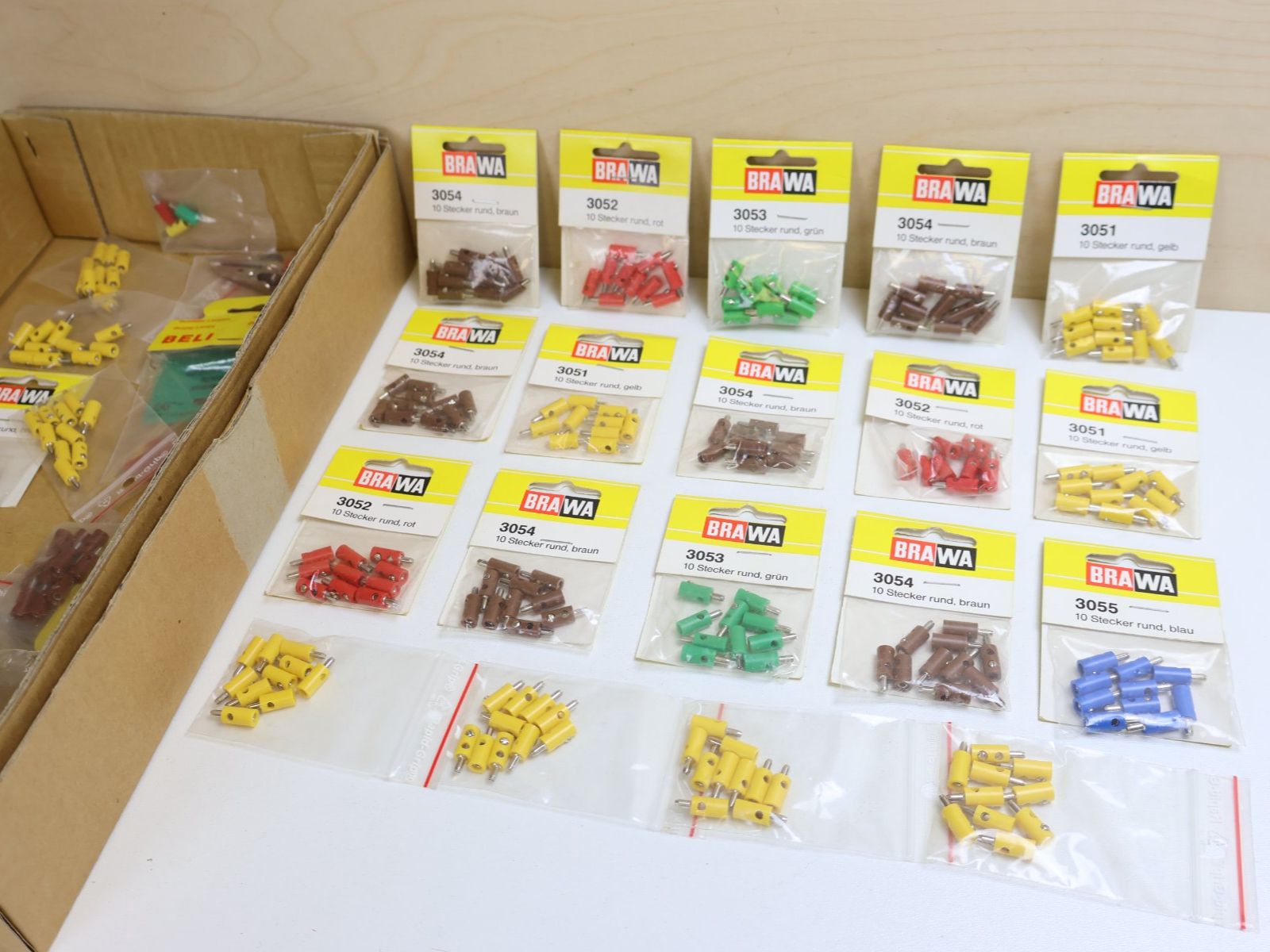 Brawa Modelleisenbahnen: BRAWA Modellbahn Stecker & Muffen - ca. 250 Stück - Neu – Neu (gemäss Beschreibung) aus Winterthur von Monstera 2