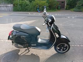 Piaggio Vespa GTS 125 i.e. schwarz Kat B