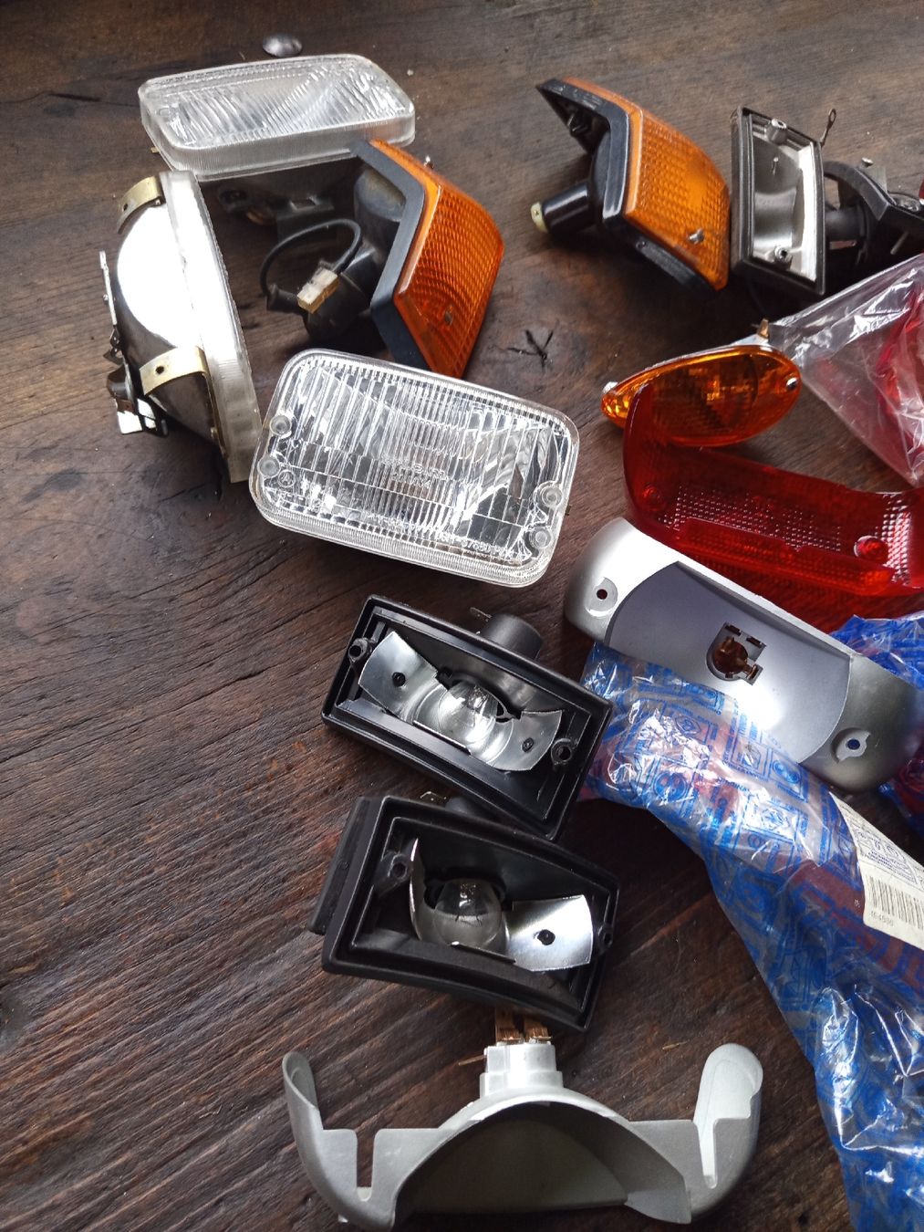 Piaggio Tutti pezzi di ricambio per scooter: Piaggio Teile  – Usato da Wattwil venduto da mar_7z8h 2
