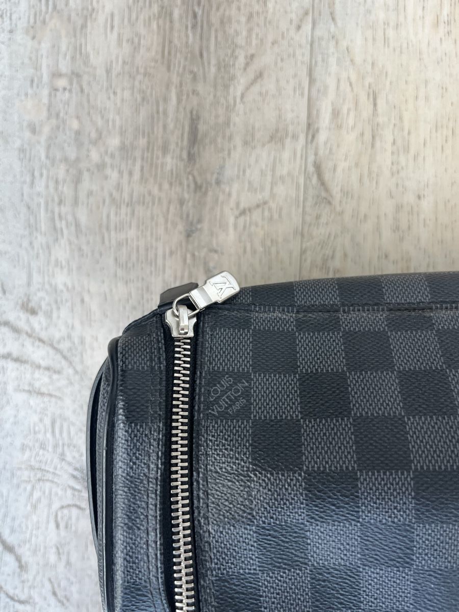 Louis Vuitton Custodie per cosmetici: Louis Vuitton Damier Graphit Kulturbeutel – Nuovo (secondo la descrizione) da Greifensee venduto da opango04 2