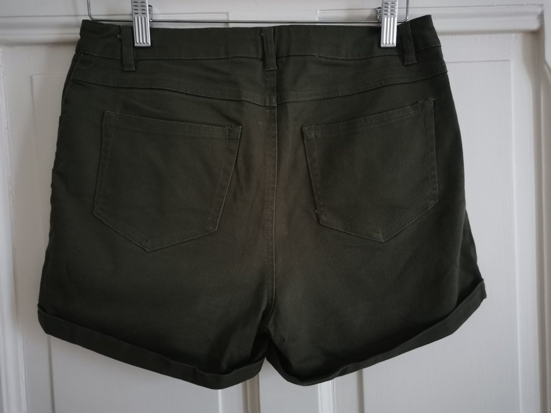 Hosen: Shorts Hotpants olive khaki Gr.38 – Gebraucht aus Zürich von Hibiskus3 1
