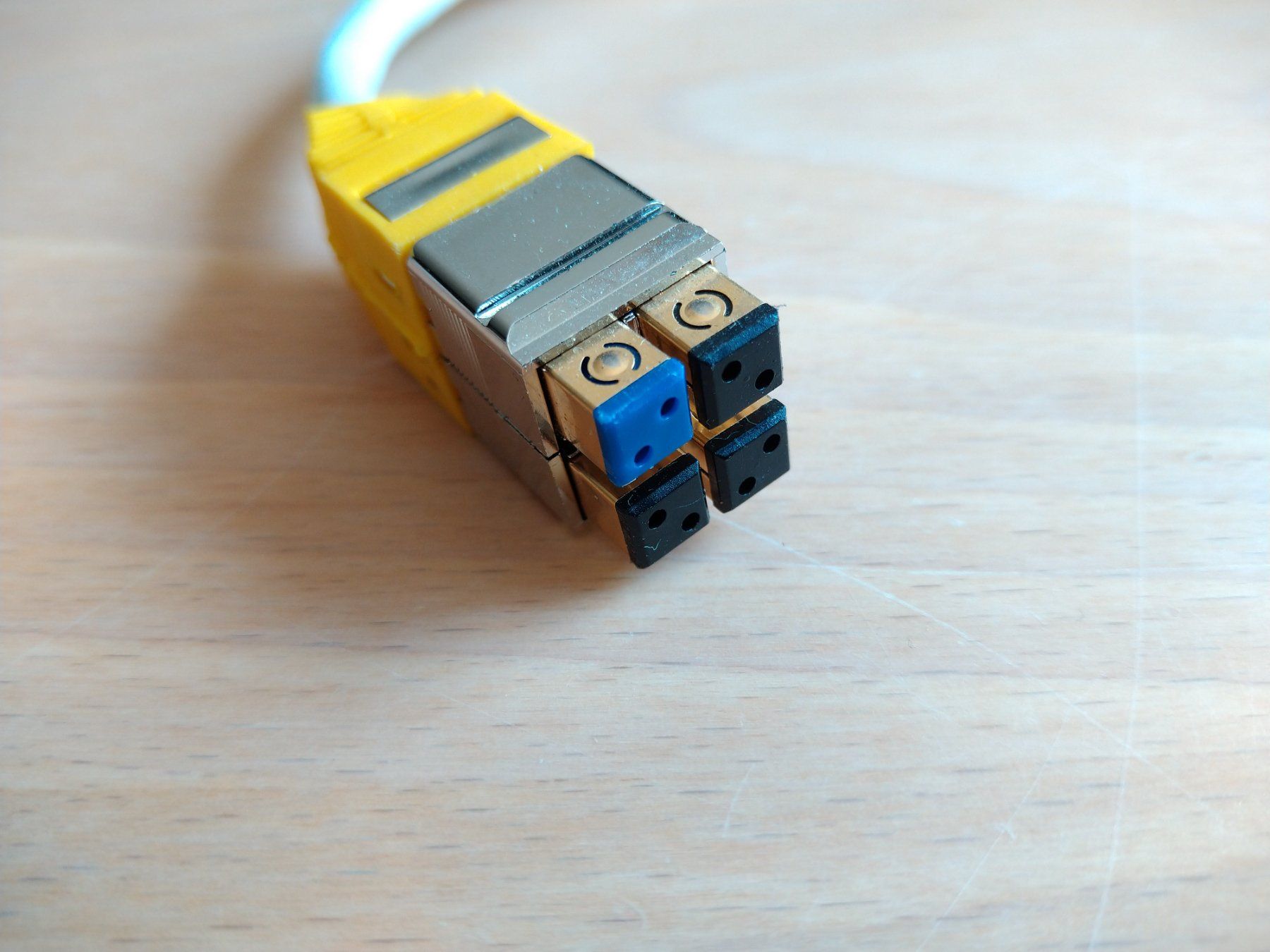 BKS Cavi: BKS Homenet Gigabit Ethernet Patchkabel 50 cm lang, grau – Usato da Winznau venduto da Cassjopaya 1