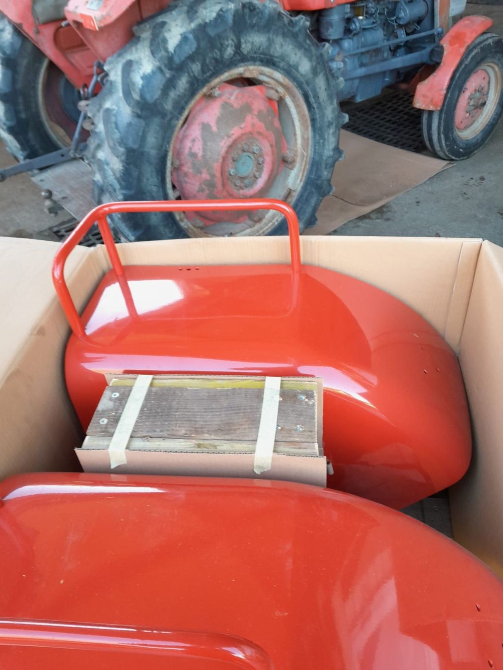 Bucher Tracteurs: Bucher D1800 Kotflügel – Neuf (Voir description) à Wikon par Goepfzuercher 1