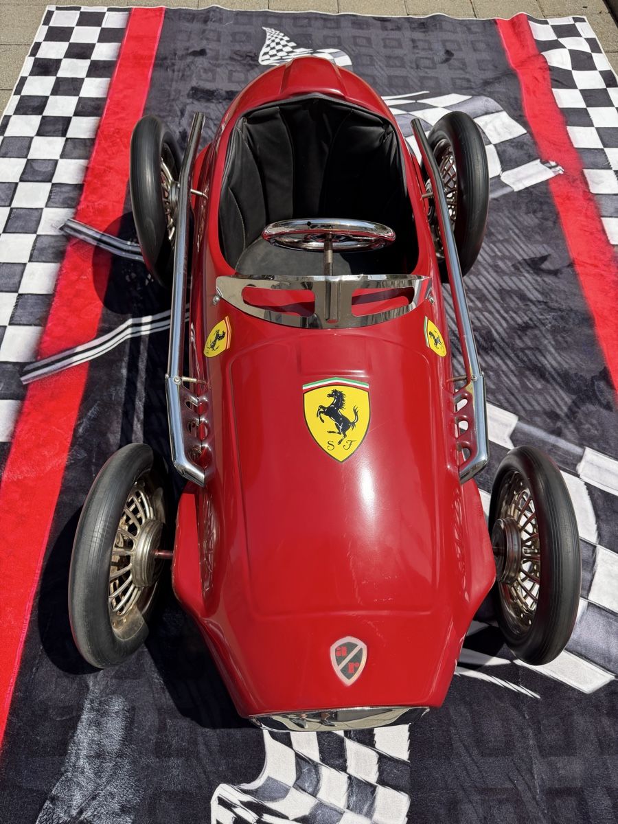 Fahrzeuge für Kinder: Voiture À Pédales, Ferrari – Gebraucht aus Ecuvillens von mcw_lx9j 3