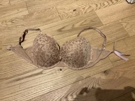Victoria's Secret beige lace bra, size 34DD, as new!