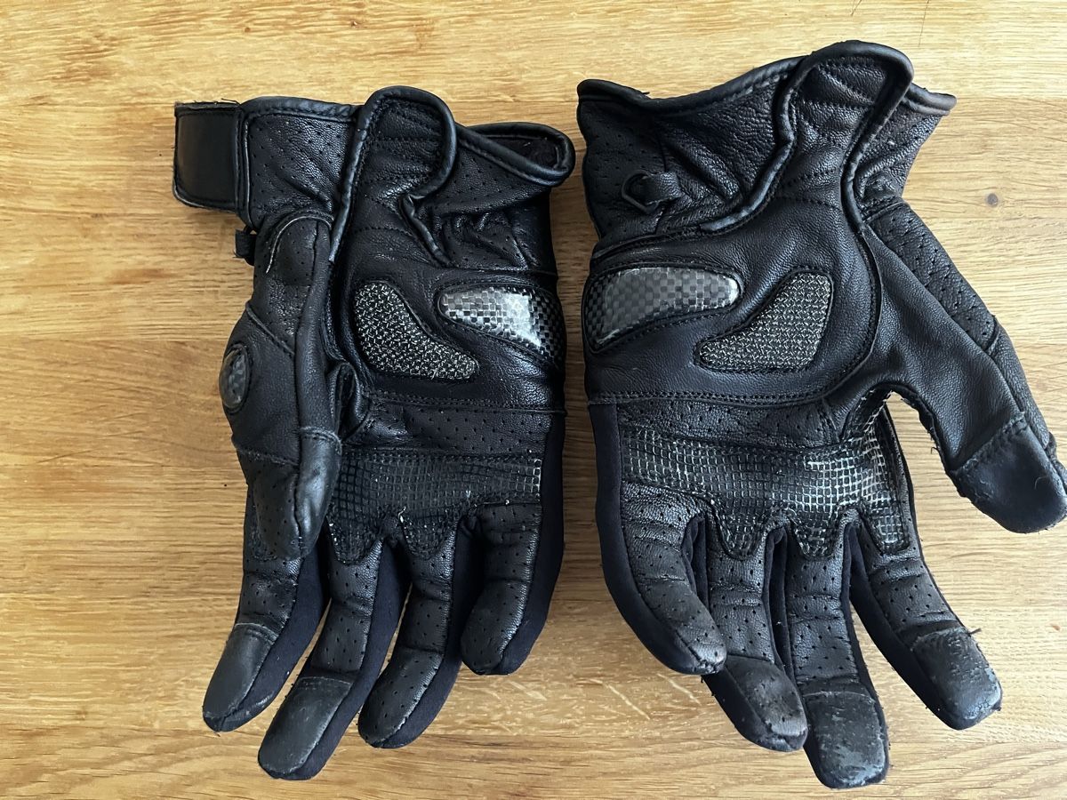 Altri accessori da uomo: Motorradhandschuhe Feather Grösse M Leder schwarz perforiert – Usato da Seengen venduto da Pani09 2