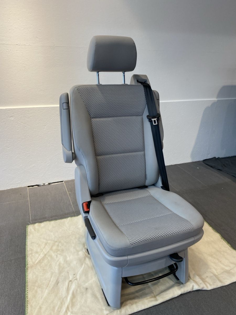 VW Tutti i ricambio: VW T6 / T6.1/ (T5) Drehsitz hinten Einzel – Usato da Altdorf UR venduto da speedrs9