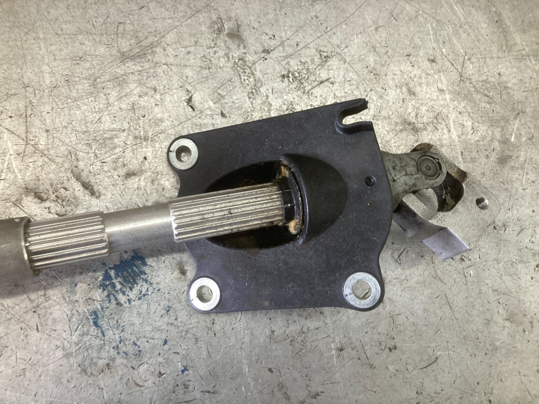 Mercedes-Benz Tutti pezzi di ricambio auto: Mercedes Benz Sprinter Lenksäule 9074603800 – Usato da Cham venduto da WB2223 4