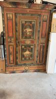 Antiker Bauernschrank, bemalter Schrank, viel Stauraum