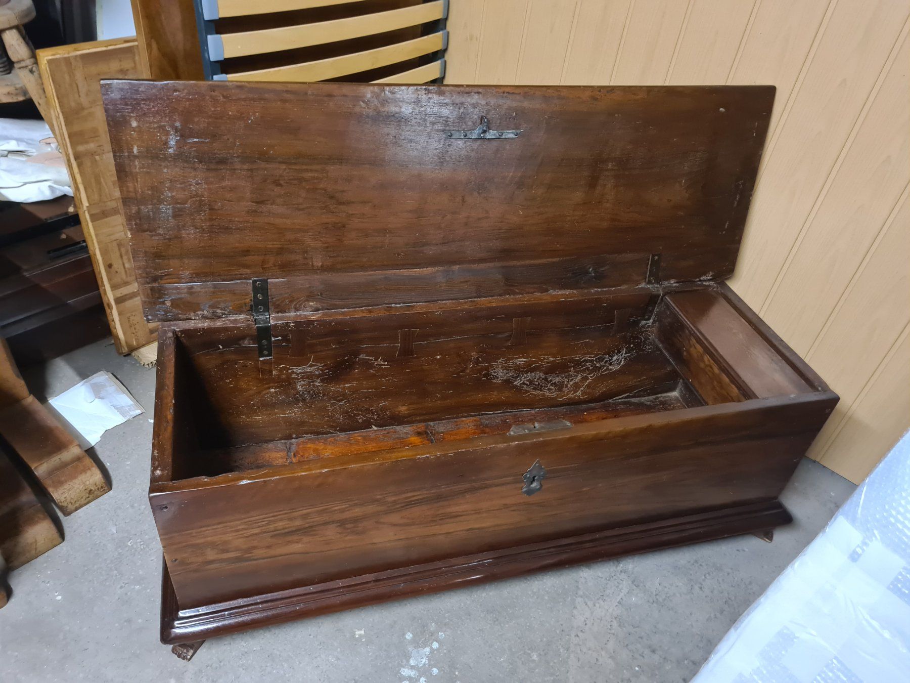 Truhen: Bahut coffre male ancienne – Gebraucht aus Monthey von 187-zeroo 1