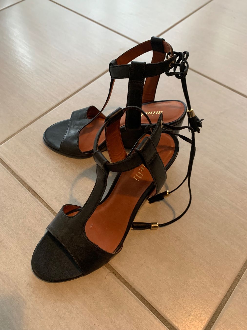 Scarpe da donna: Minelli Keilsandalen schwarz – Usato da Hünenberg venduto da wiirv11