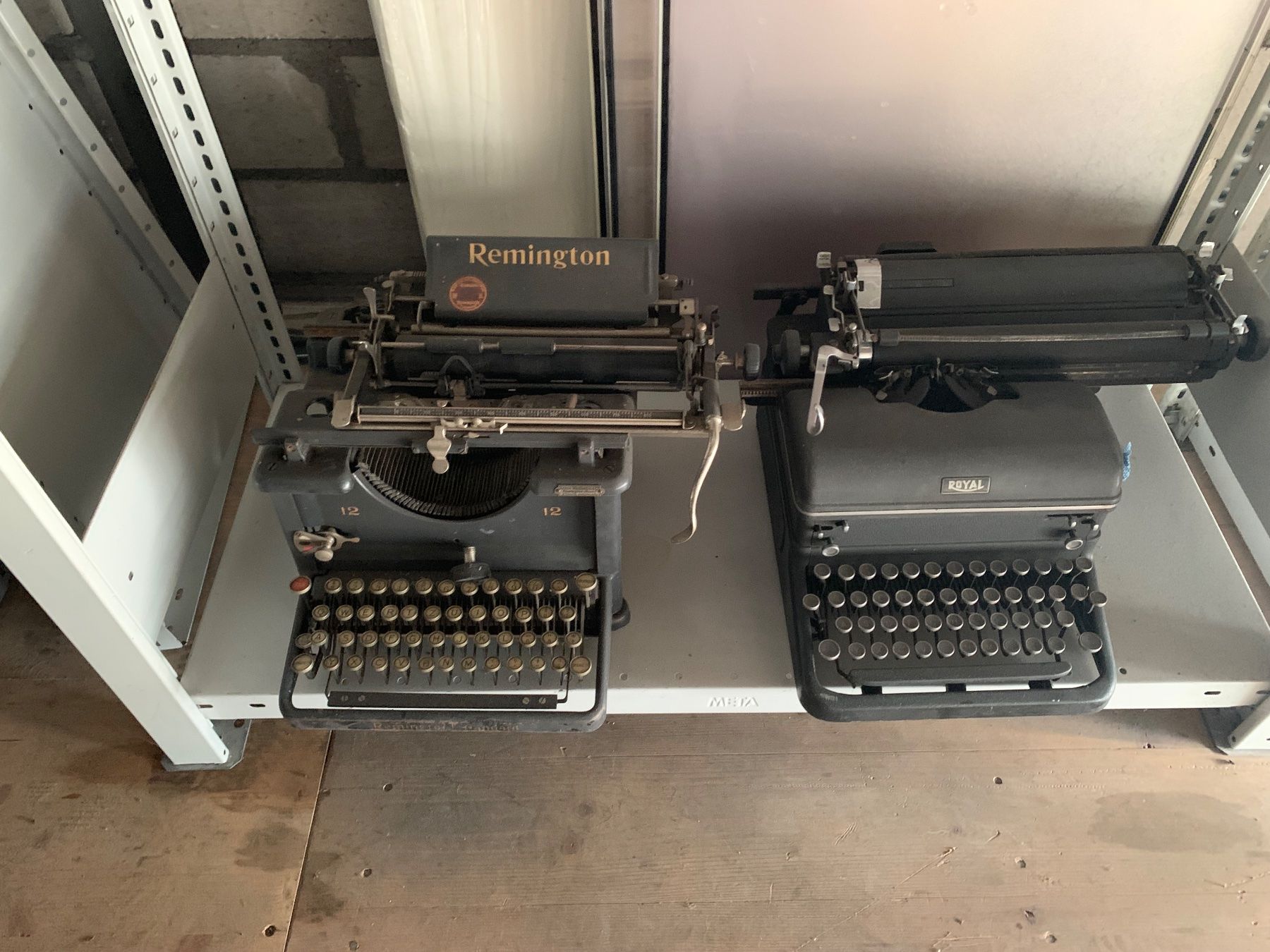 Macchine da scrivere: 2 ALTE SCHREIBMASCHINEN – Usato da Buttikon venduto da Sru54 2