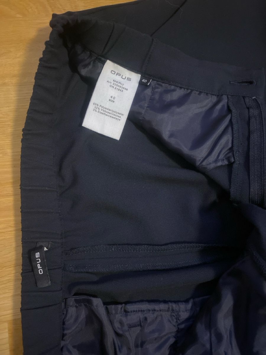 Opus Pantalons: "Opus" Hochwertige Hose, Grösse 40, Dunkelblau – Neuf (Voir description) à Basel par vitaminka 3