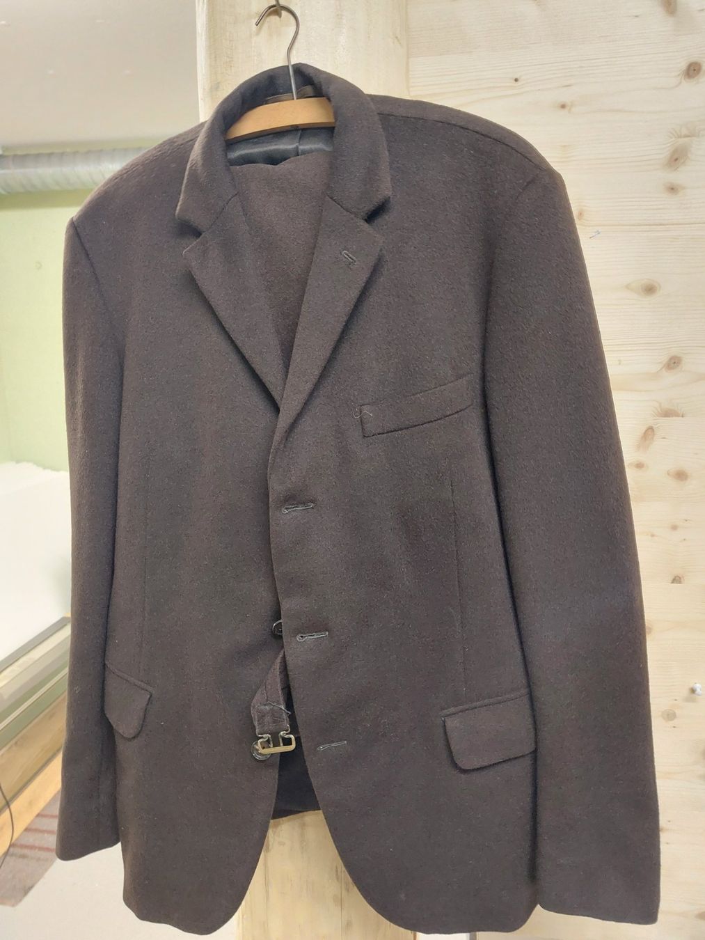 Costumes: HALBLEIN HOSE UND KITTEL – D'occasion à Summaprada par nora014