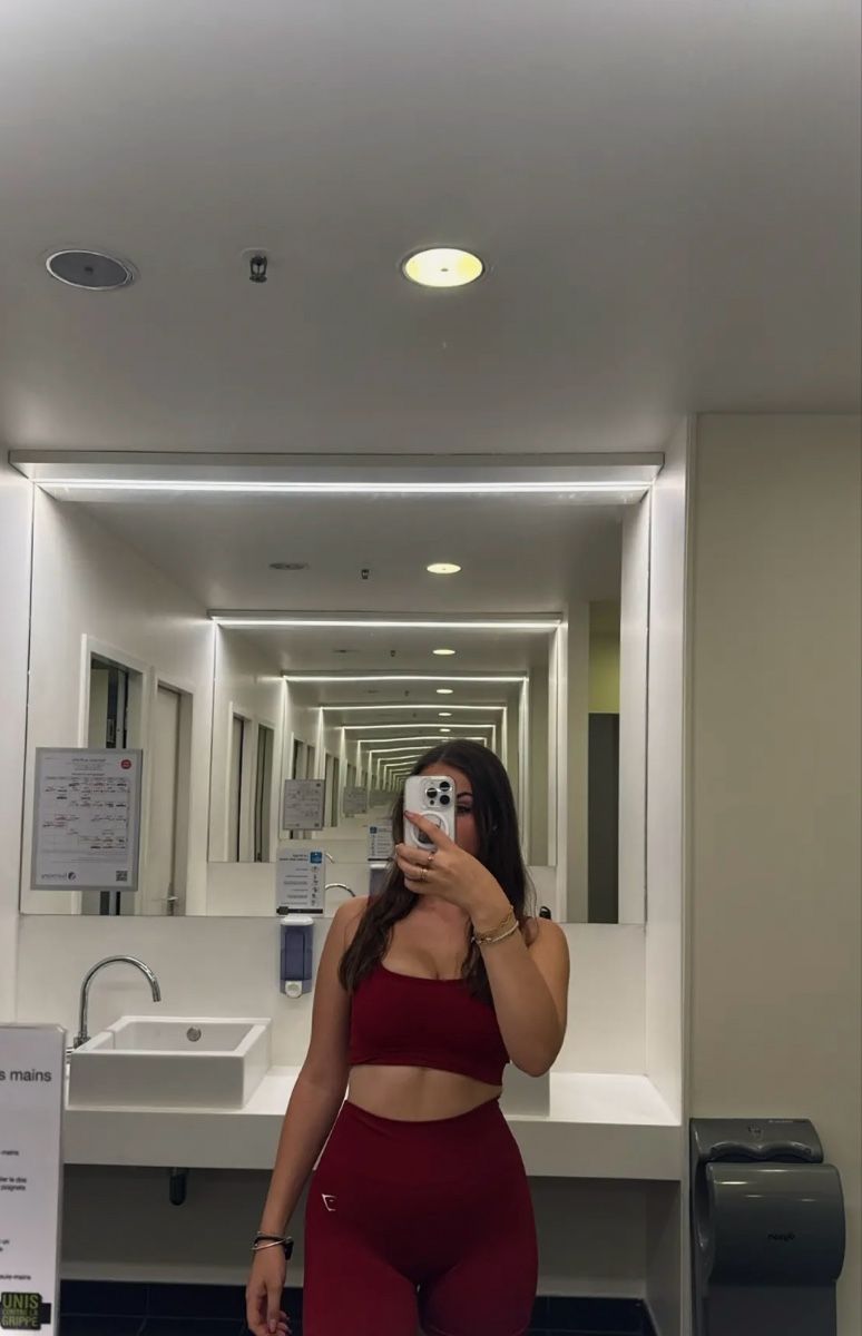 Gymshark Top: Brassière bordeaux - Gymshark – Nuovo (secondo la descrizione) da Plan-les-Ouates venduto da ariana.stl 2