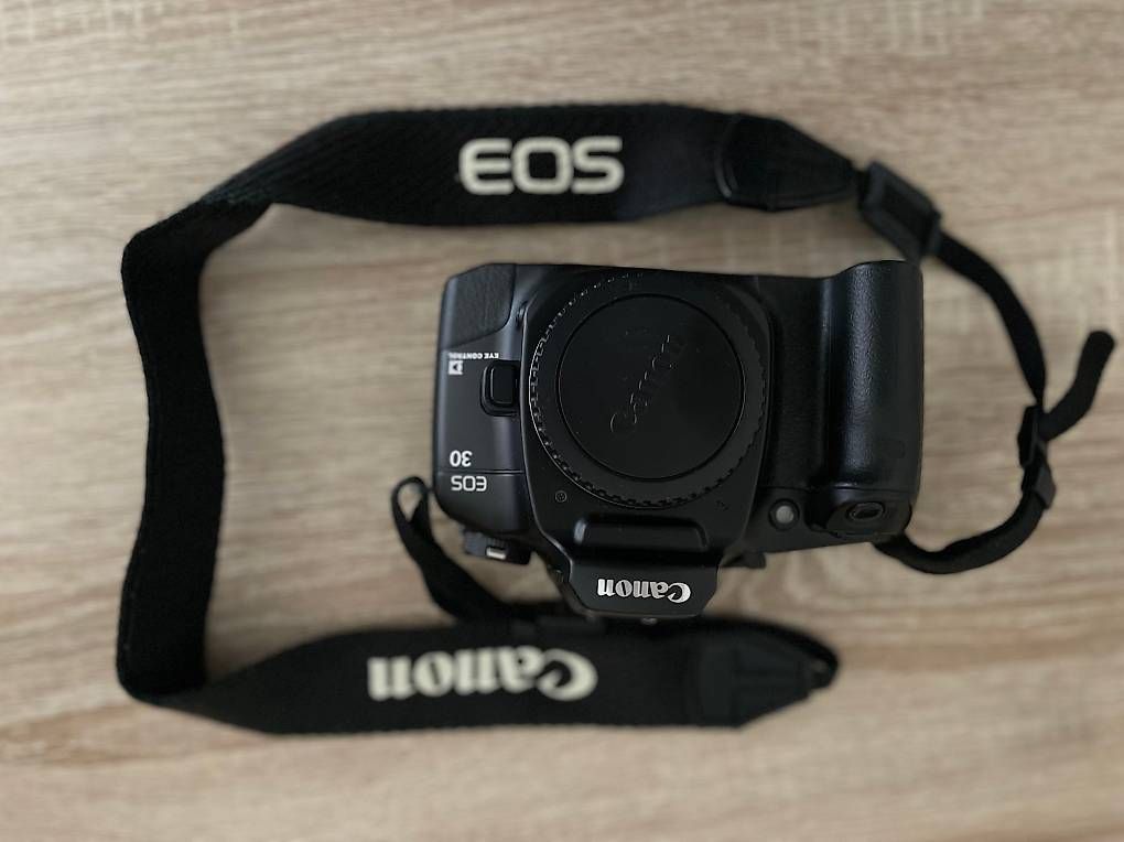 Fotocamera: Boîtier Canon EOS 30 et accessoires – Usato da Fully venduto da picciril 2