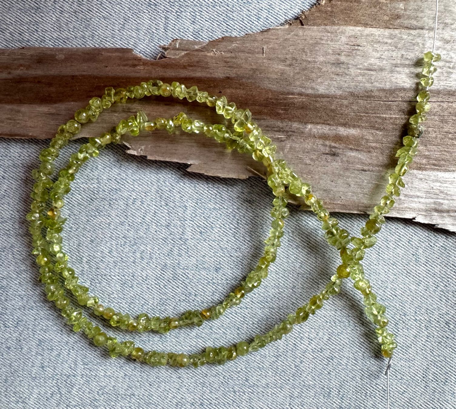 Ketten: Peridot. Olivin   extra  wilde Nugget Form + rund     53cm – Neu und originalverpackt aus Leuggern von gemshow 4
