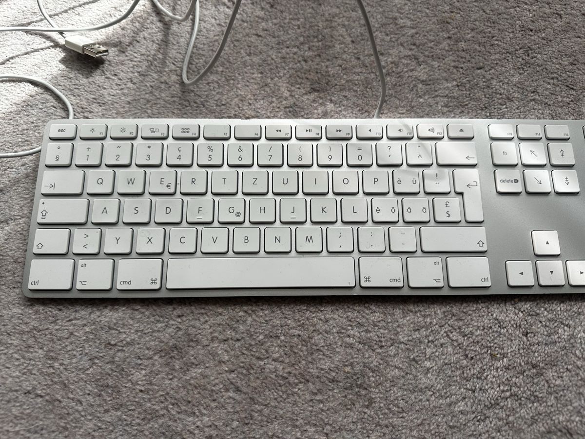 Apple Tastaturen: Apple Keyboard and Logitech Mouse used condition – Gebraucht aus Thalwil von klaudiamusiol 1