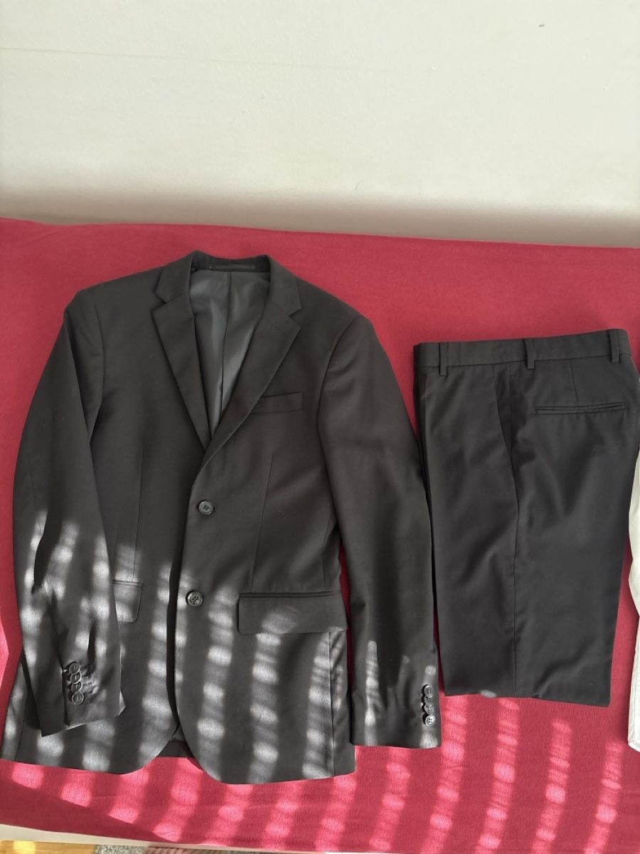 H&M Anzüge: H&M Anzug Gr. 44 / S – Gebraucht aus Herisau von sen_8w8b