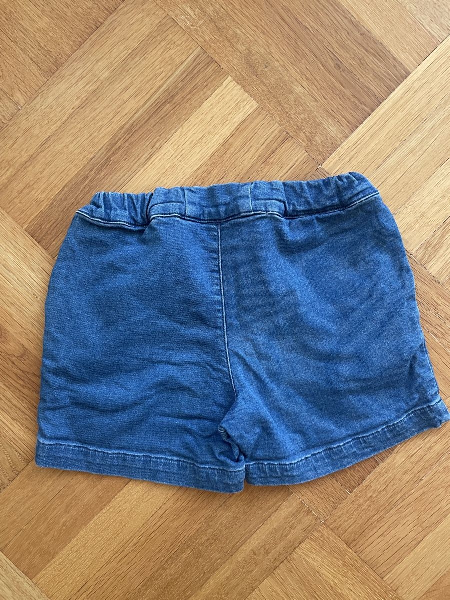 Mini Rodini Pantaloni: Mini Rodini Shorts mit Erdbeere Grösse 104/110 – Usato da Neukirch an der Thur venduto da bee88 1