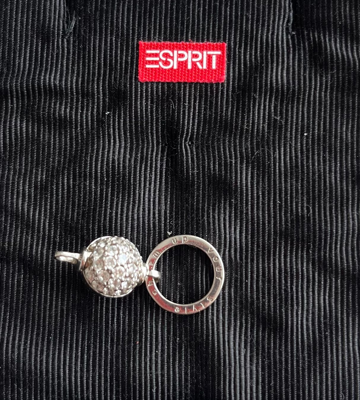 Esprit Ciondoli: Pendentif Esprit – Usato da Puplinge venduto da Cechth 2