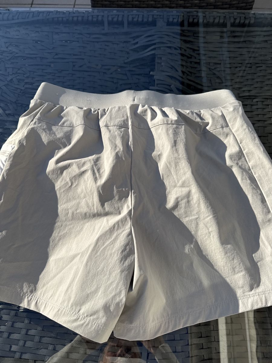 Pantaloni: Shorts Neu (44/46) – Nuovo (secondo la descrizione) da Vezia venduto da sidu03 3