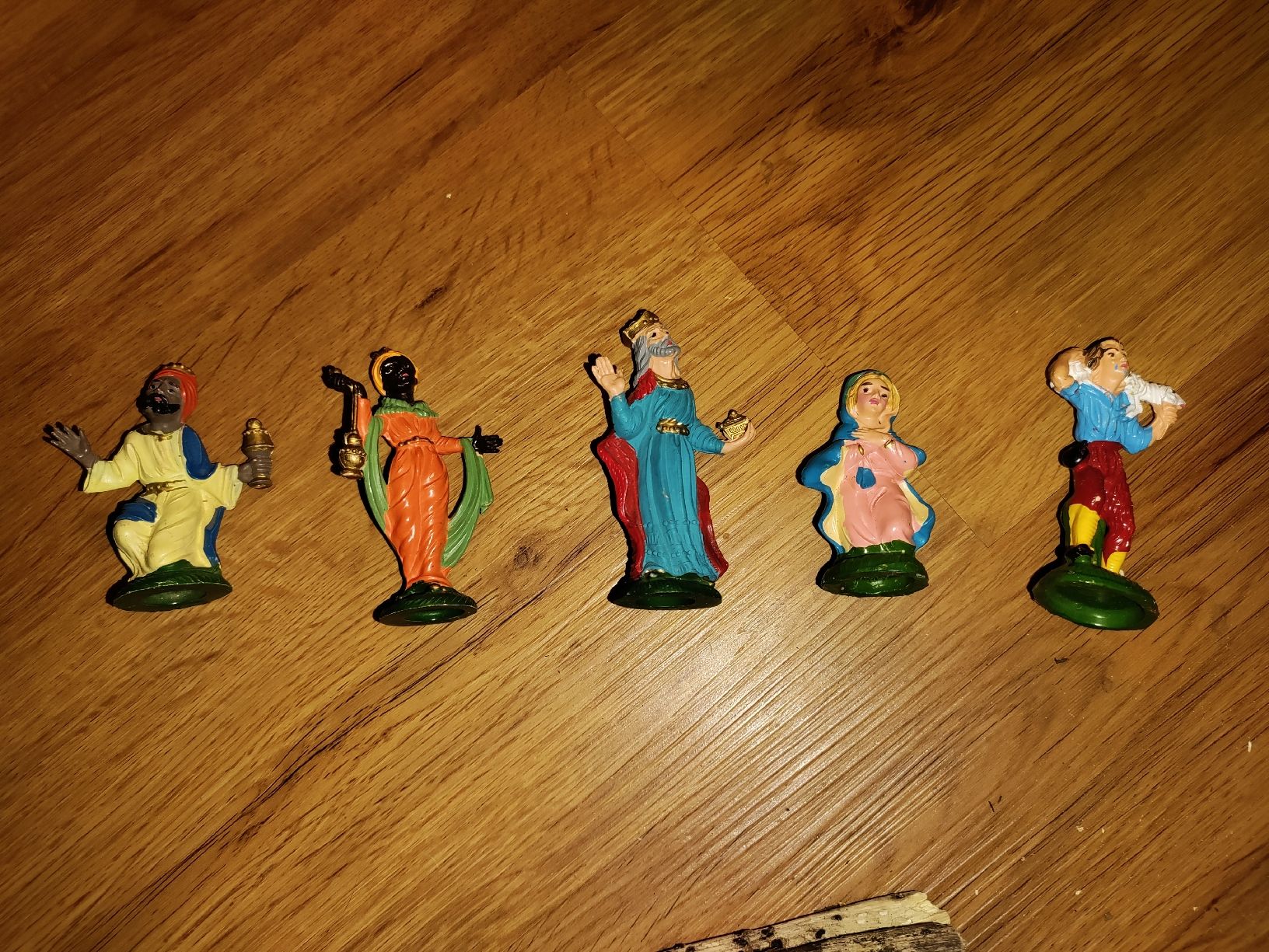 Alle Dekorationen: Grosse Weihnachtskrippe mit Figuren, Handarbeit – Gebraucht aus Fideris von VonRiva86 1