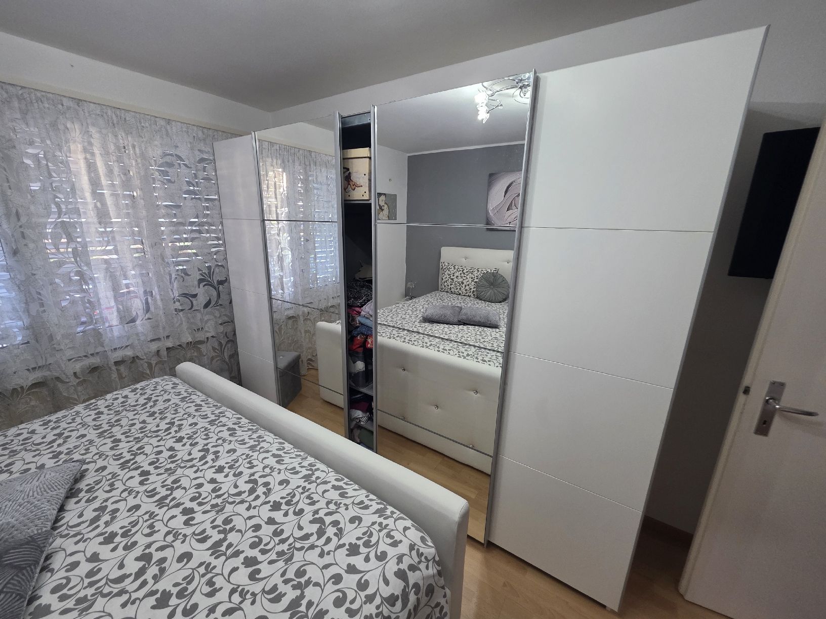 Letti: Komplettes Schlafzimmerset mit Boxspringbett – Usato da Zuchwill venduto da pre_dqj2