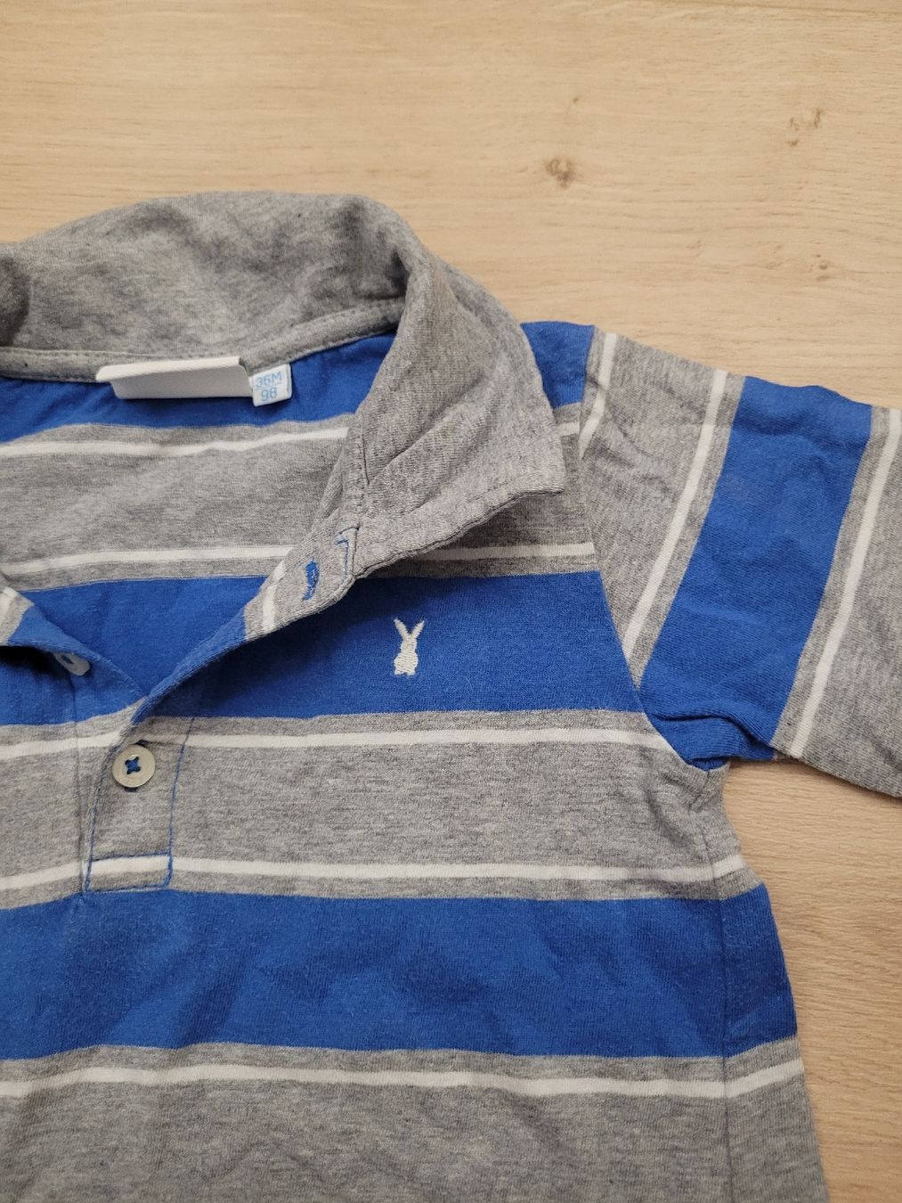 Chemises, T-shirts & Polos: t-shirt Gr. 98 – D'occasion à Lupsingen par sta_wgg5 1