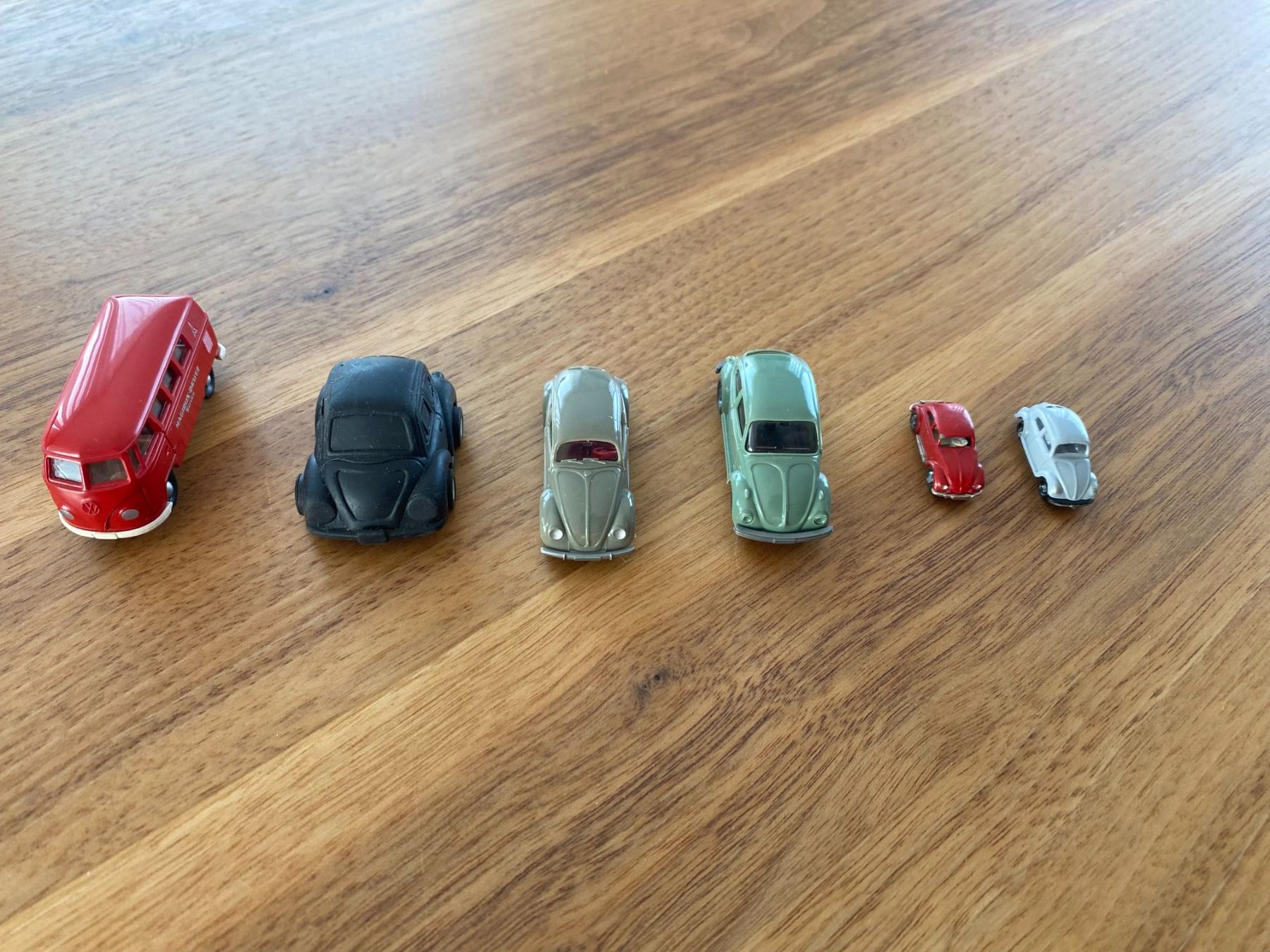 Volkswagen Modellini d'auto: VW Käfer und VW Bus - kleine Modellauto – Usato da Gerolfingen venduto da Regenbogen88