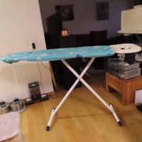 Bügelbrett mit blauem Bezug höhenverstellbar gebraucht