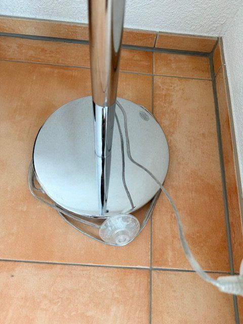 Lampen: Stehlampe mit Chrome-Finish und vier Leuchten – Gebraucht aus Nuerensdorf von ghi_b7xs 2