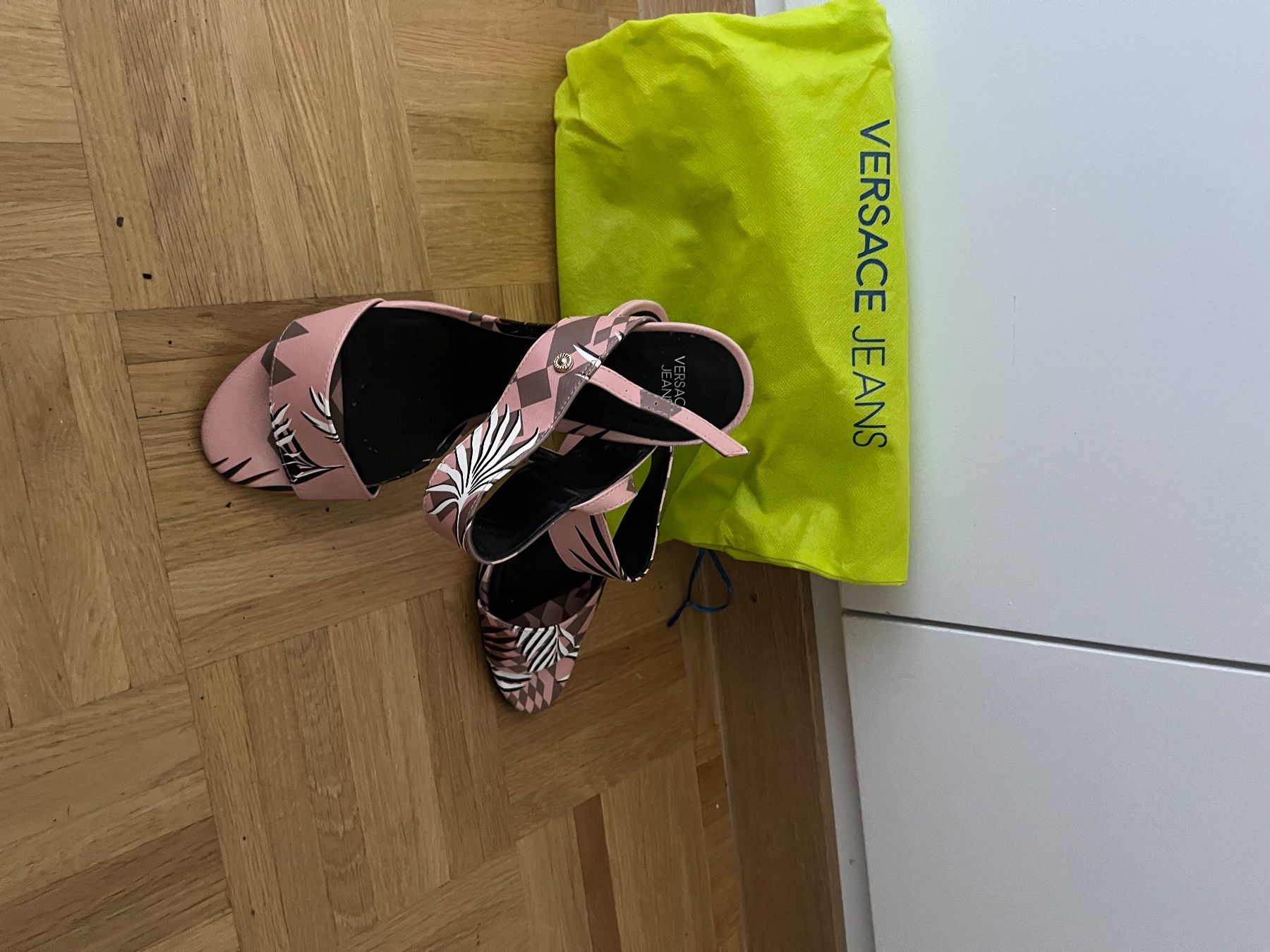 Versace Chaussures femmes: Sandalettes – D'occasion à Genève par jezeka 1