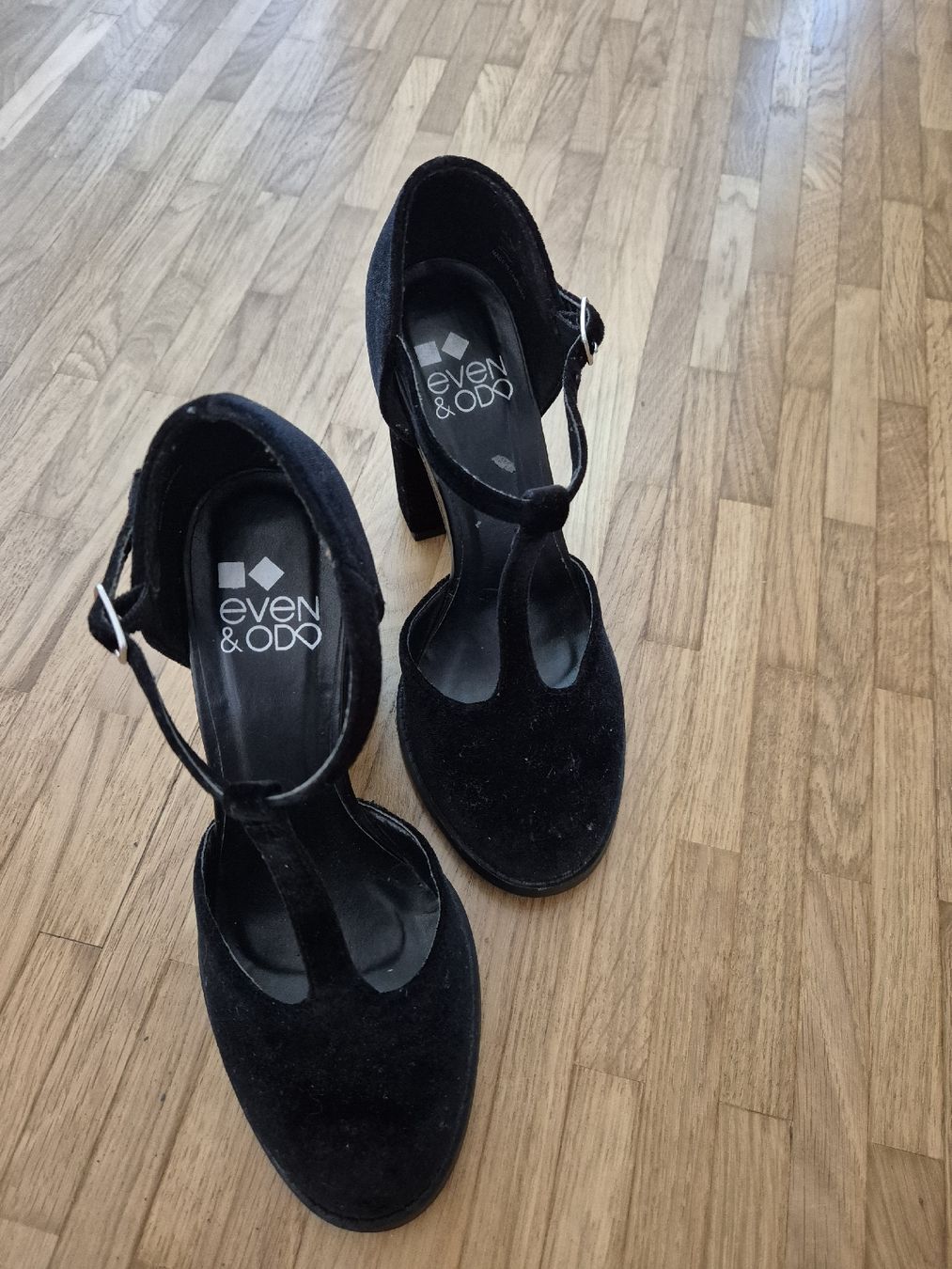 Damenschuhe: Sandales noires EVEN & ODO talon bloc taille 36  – Gebraucht aus Puplinge von melodiieee
