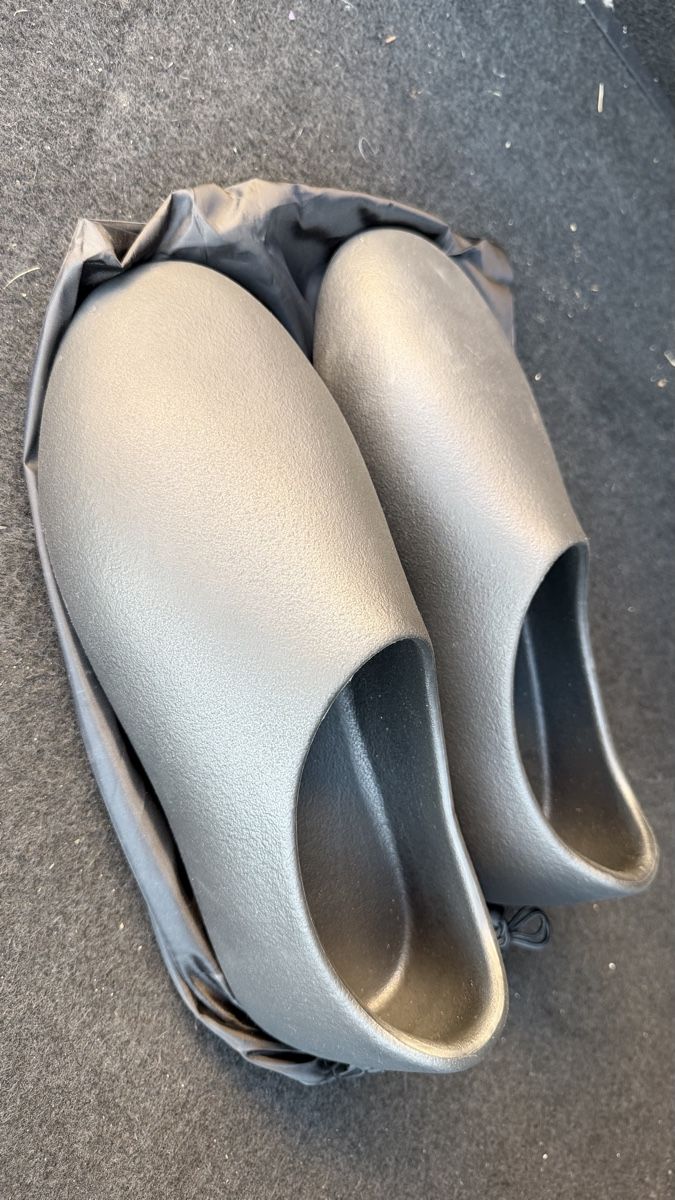 Herrenschuhe: Yeezy SL-01 – Neu und originalverpackt aus meyrin von aar_g8xm 2
