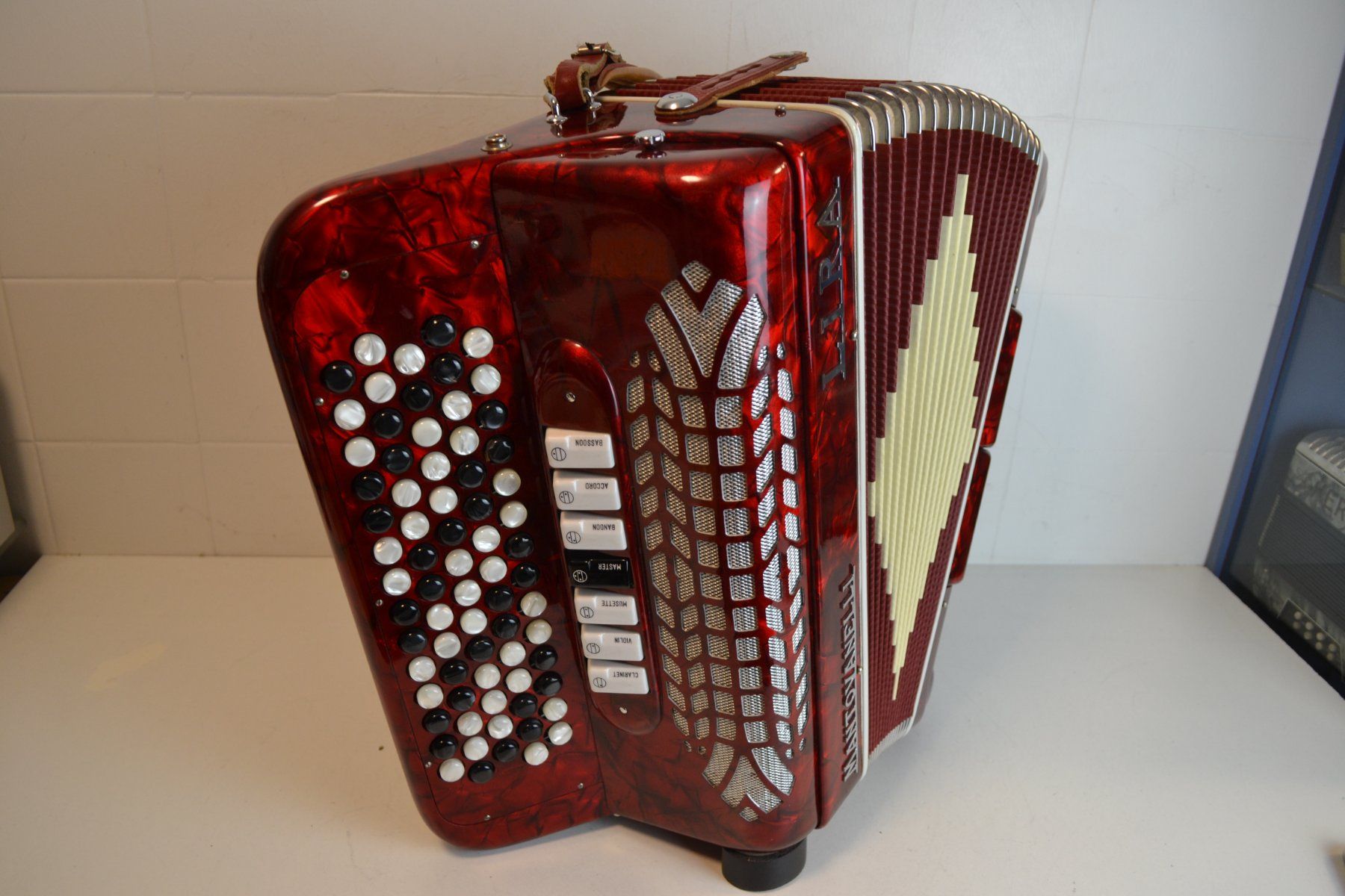Strumenti musicali: Akkordeon chromatisch Mantovanelli Lira – Usato da Zürich venduto da baumusik 5