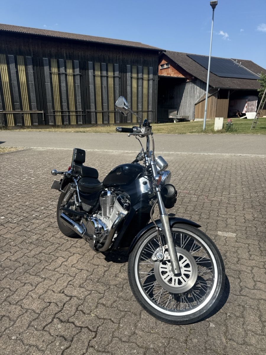 Suzuki Chopper: Suzuki Intruder VS 800  – Usato da Wettingen venduto da kw9_d8y7