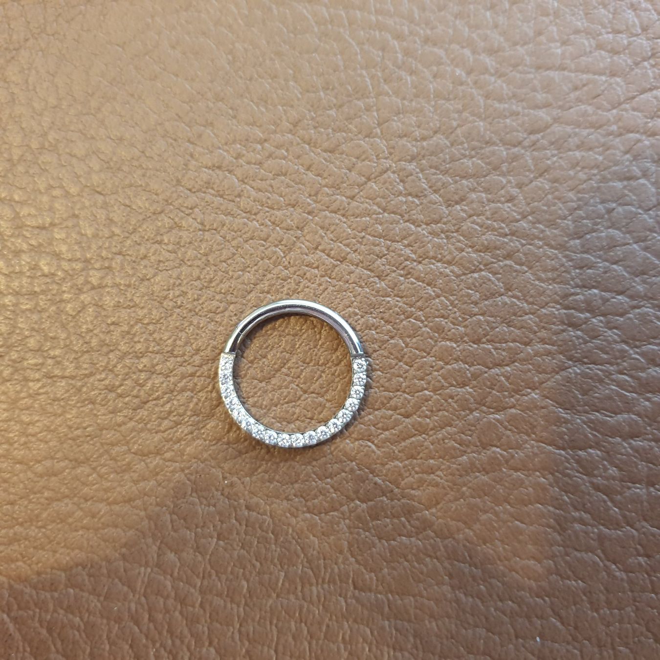 Gioielli per piercing: Piercing Scharnier Ring, Silber mit Steinreihe, 10mm, NEU – Nuovo (secondo la descrizione) da Neuendorf venduto da DeSiriA