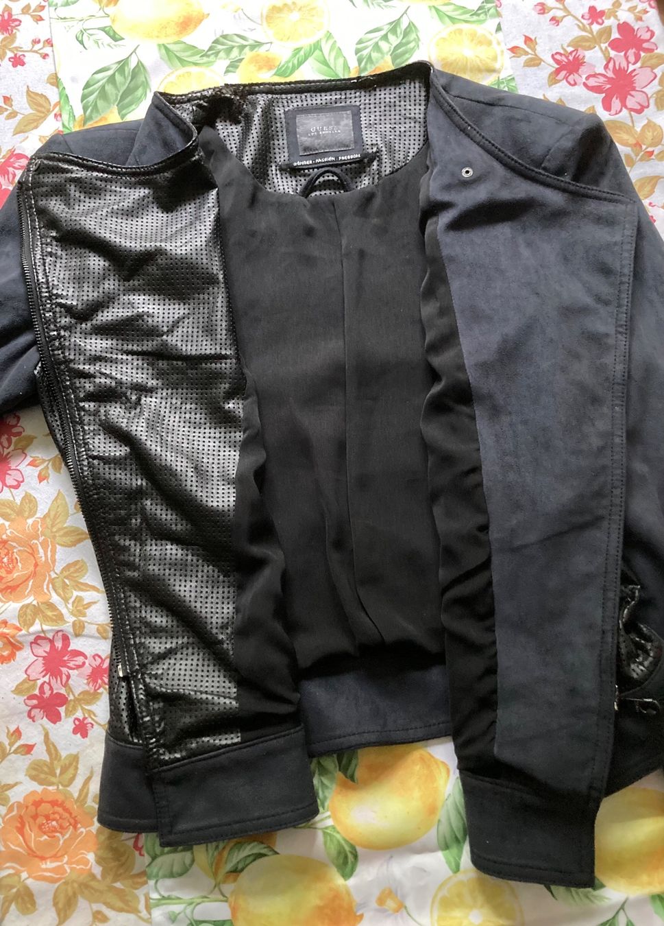 Guess Jacken: Guess Damenjacke, Grösse XL/46, – Gebraucht aus Zürich von Gustavo_Bianco 4