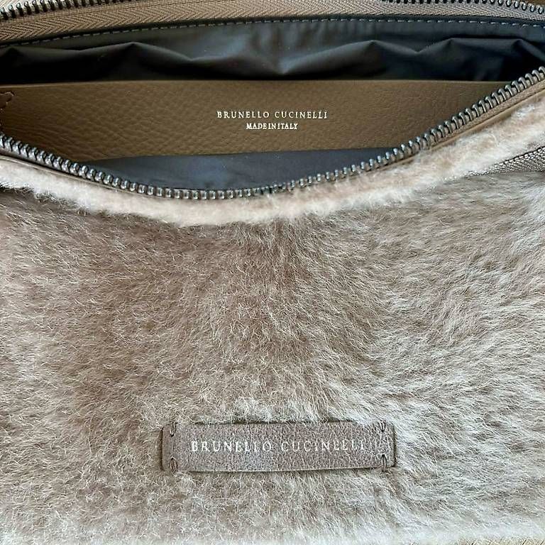 Brunello Cucinelli Borse da donna: Brunello Cucinelli Shearling Pouch mit Monili-Details – Usato da Emmetten venduto da kel_982x 3