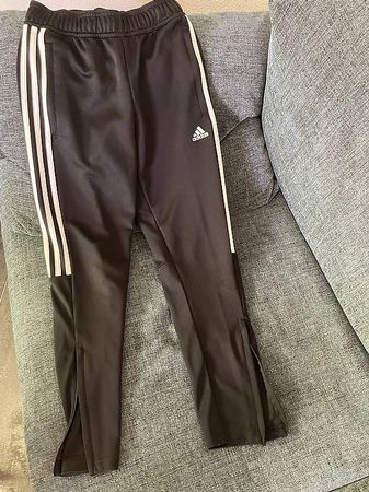 Adidas AEROREADY Trainerhosen 9-10 Jahre / Gr. 140