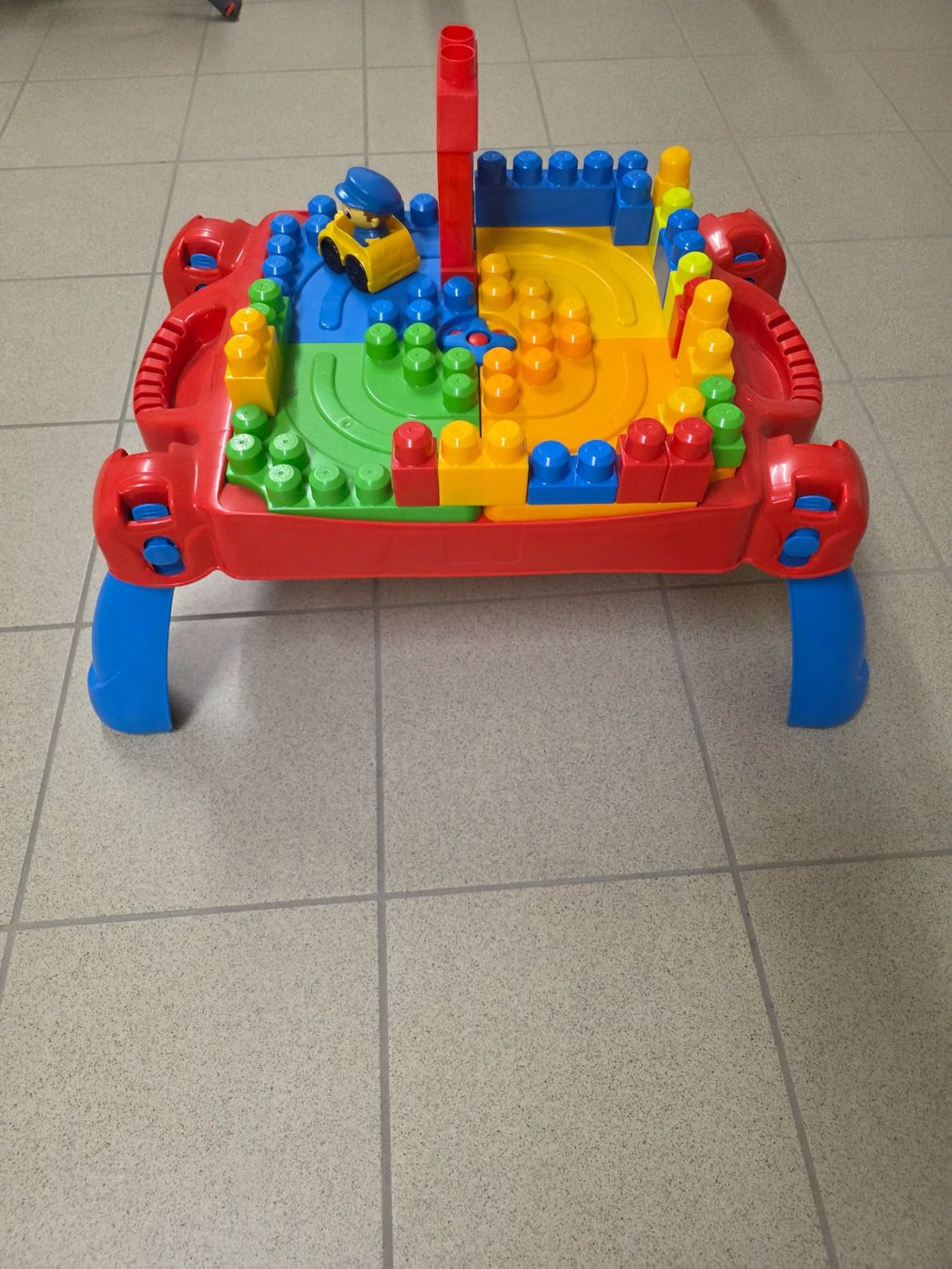 Giocattoli: Spieltisch f. Kinder – Usato da Lostorf venduto da rubileo 2