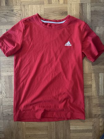 T-shirt Adidas enfant rouge, taille 140, 9-10 ans, idéal été