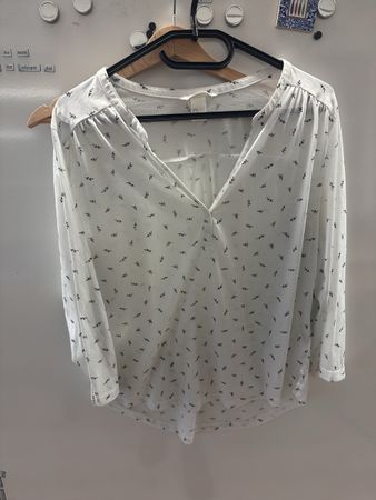 4 H&M Blusen mit Muster, Grösse M und L