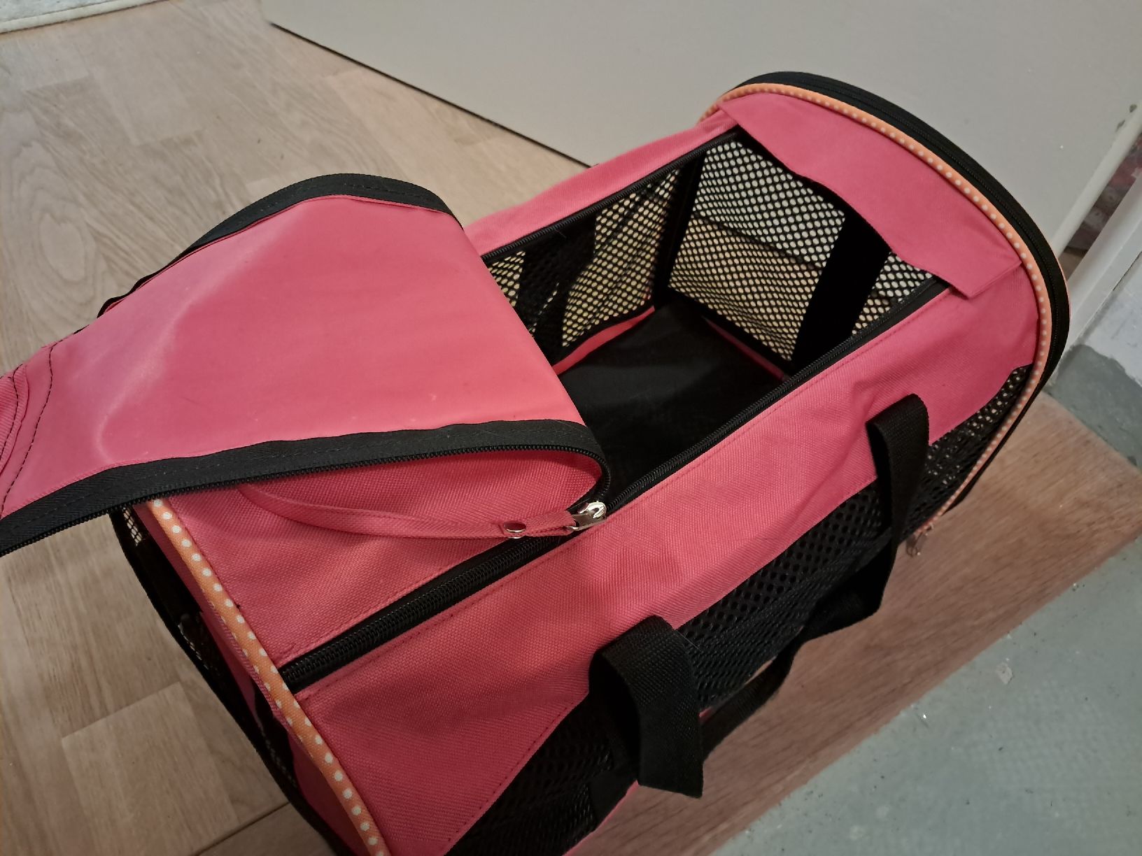 Cucce & Letti: Transportbox Katze/Hund pink – Usato da Winterthur venduto da fabelwin 2