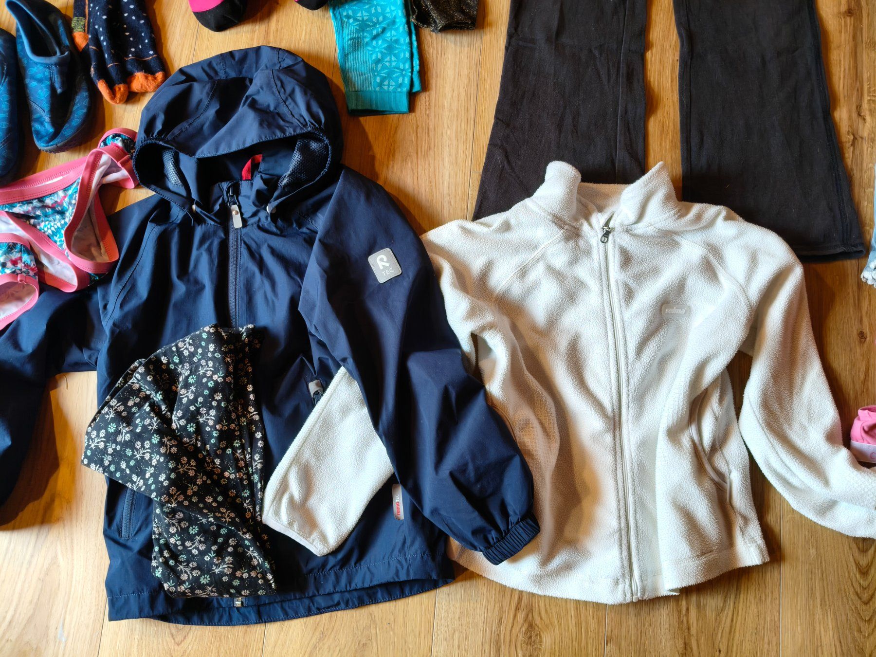 Lotti & Set di vestiti: Kleiderpaket Gr. 128-134 Mädchen – Usato da Sargans venduto da SE3 2