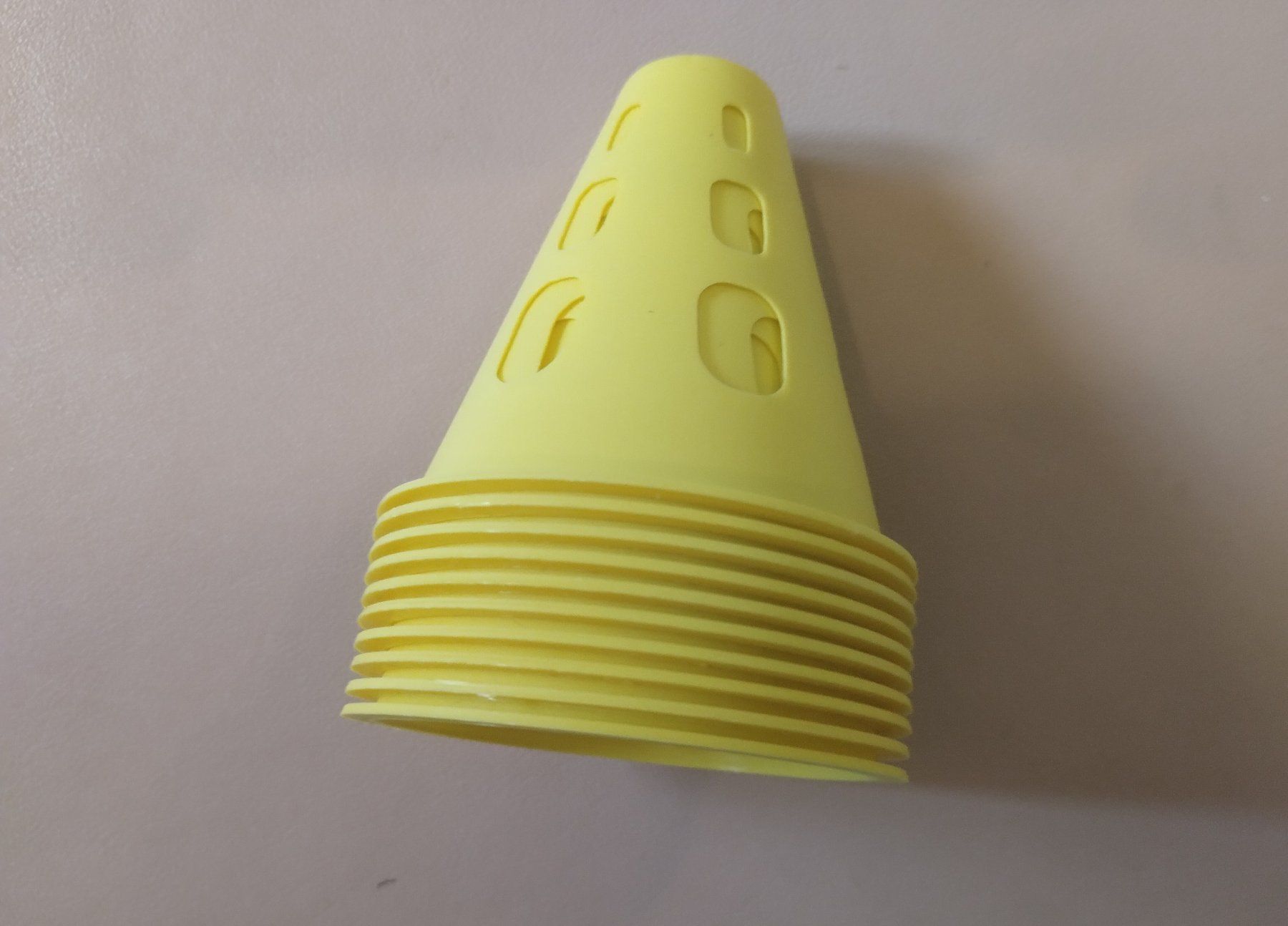 50x Kegel für Training Fussball, Agility, Gymnastik, Skatin (Neuf avec ...